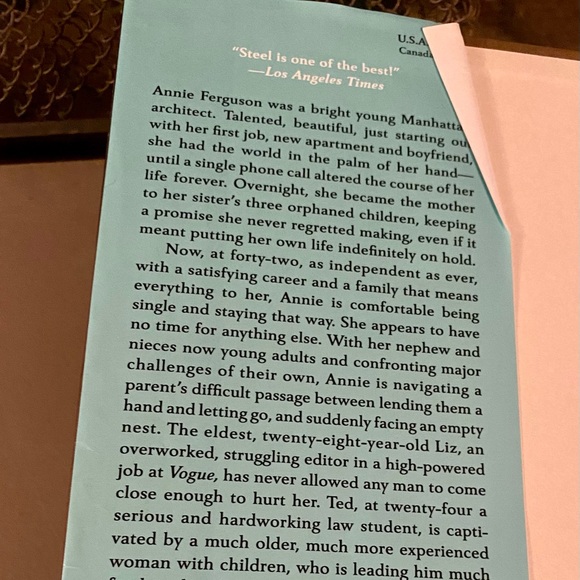 Book Bundle - Danielle Steele & More - Picture 5 of 7